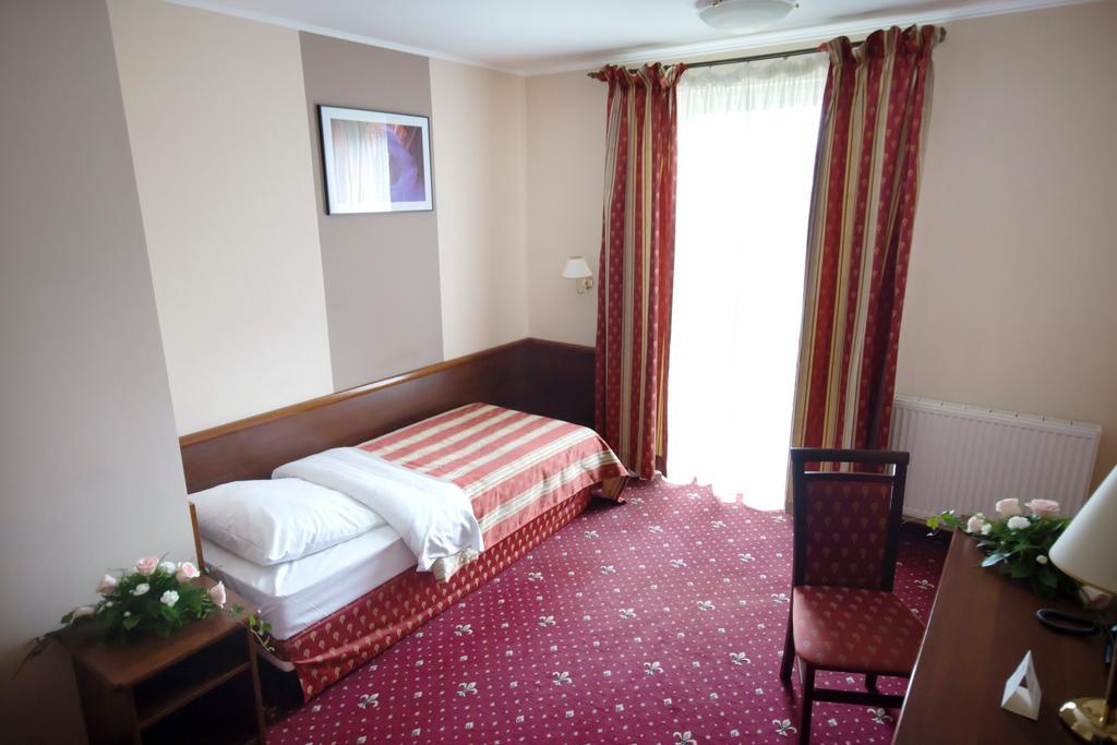 Hotel Novum & Spa Niepolomice Exterior photo