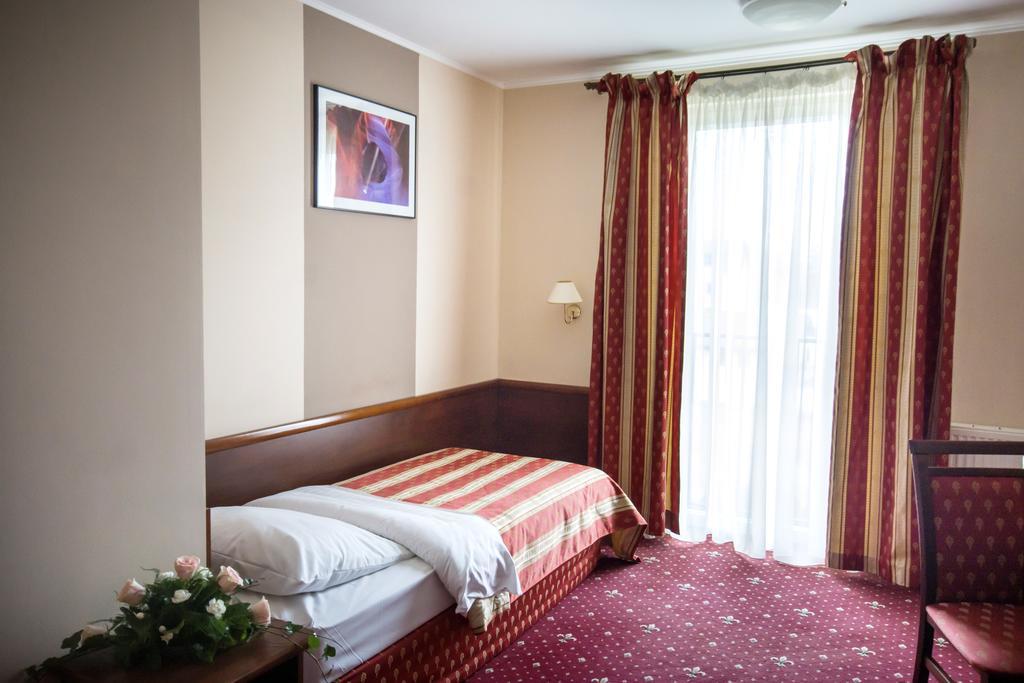 Hotel Novum & Spa Niepolomice Exterior photo