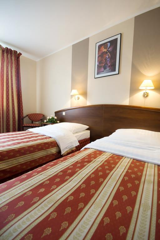 Hotel Novum & Spa Niepolomice Exterior photo
