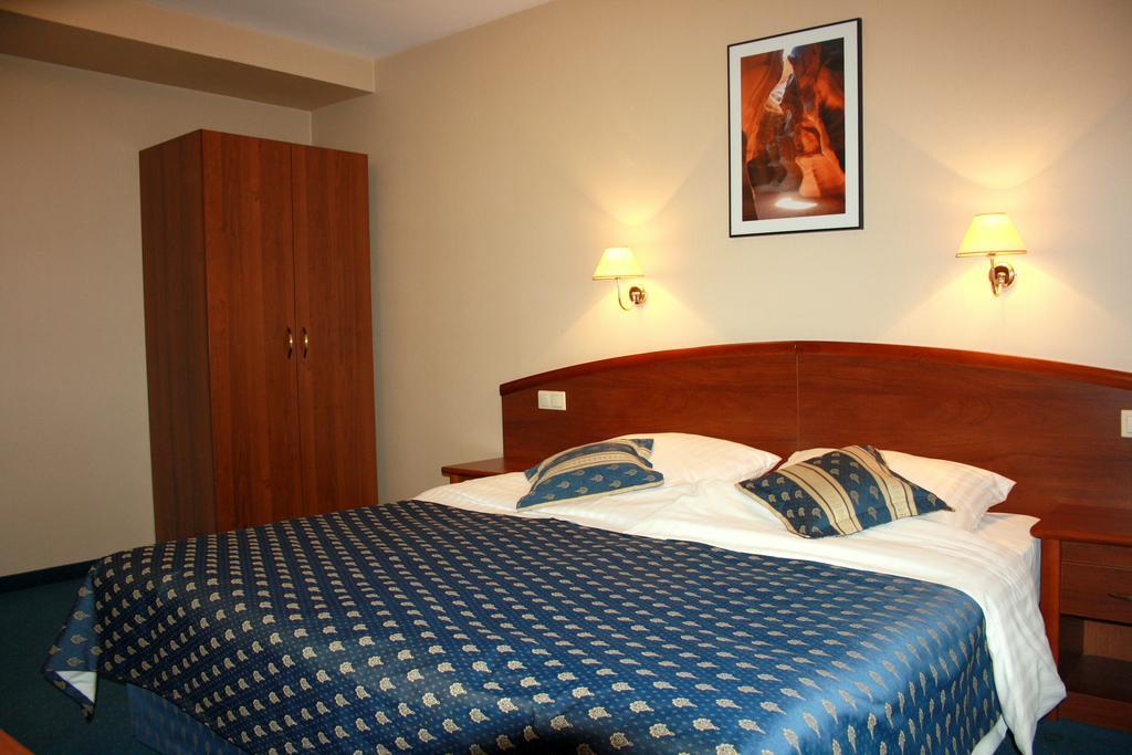 Hotel Novum & Spa Niepolomice Exterior photo